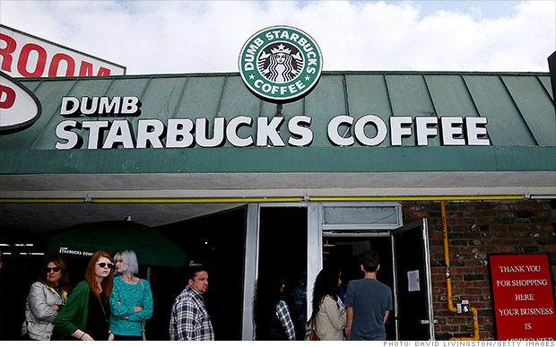 Starbucks a Dumb Starbucks: no usen nuestra marca