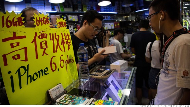 Smugglers cash in on iPhone 6 in China