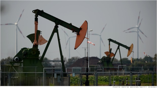 Oil will tumble to $70, says new 'bond king'