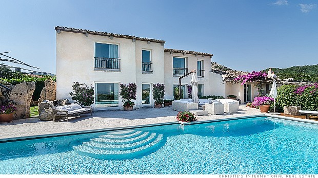 Americans are scooping up real estate bargains... overseas - CNNMoney