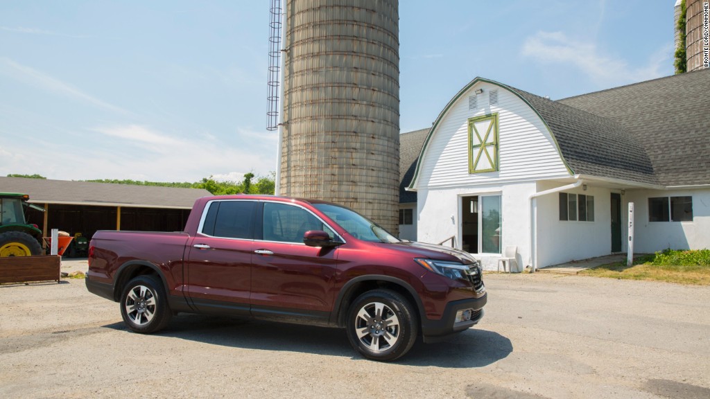 2016 Honda Ridgeline finally stops apologizing for being a truck