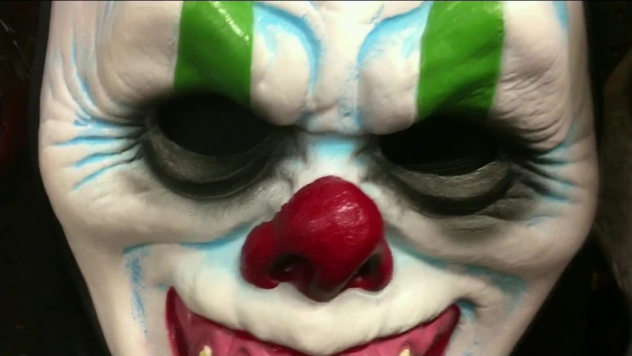 Scary Clown Sightings Spread From U S To Europe Video Business News