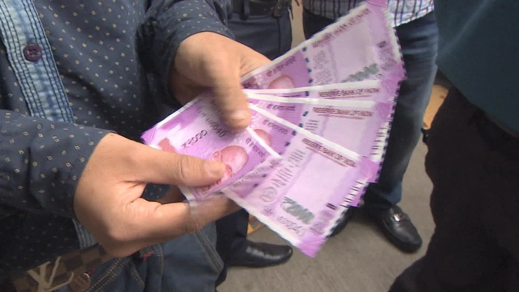India's poor struggle amid cash crisis