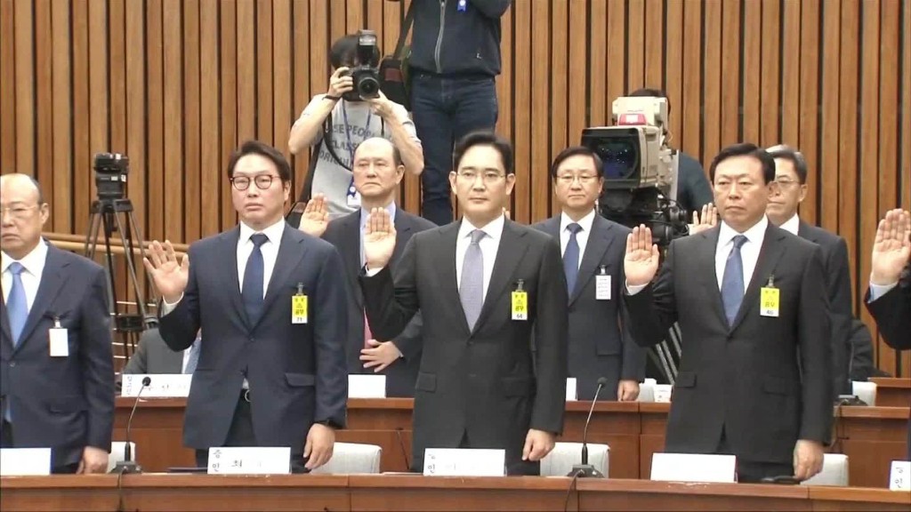 Samsung chief faces trial over corruption charges