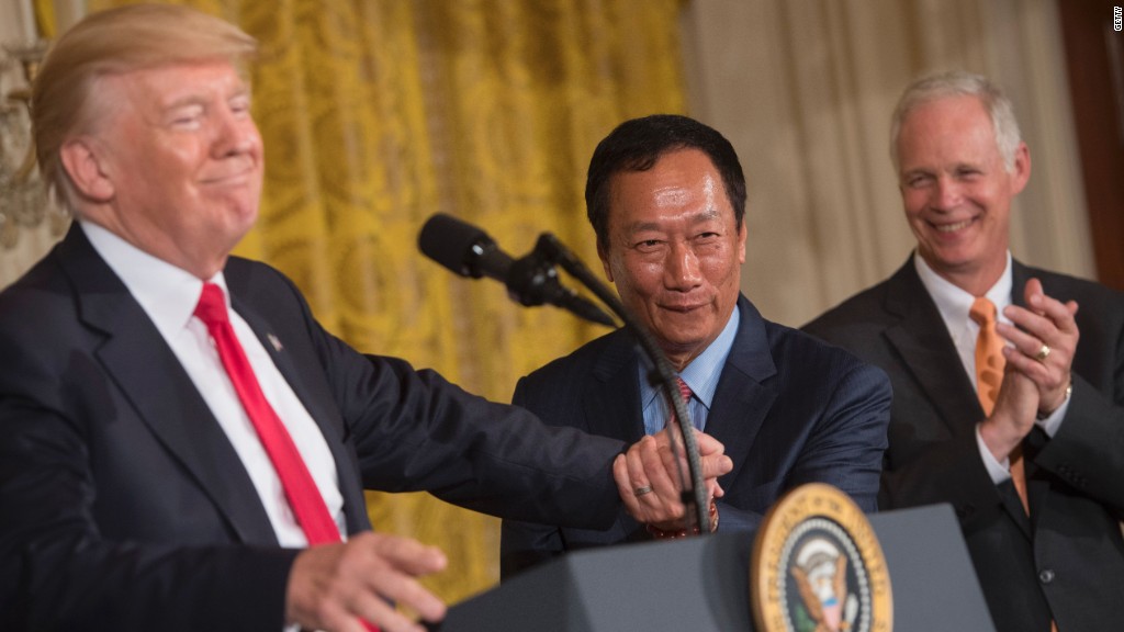 Trump announces new Foxconn factory in Wisconsin 