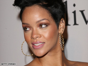 Photo appears to show bruised Rihanna; police probe leak – 4VF News ...