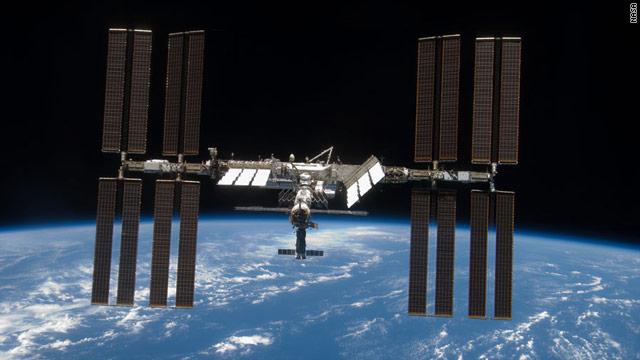 http://i2.cdn.turner.com/cnn/2010/images/12/15/t1larg.spacestation.nasa.jpg