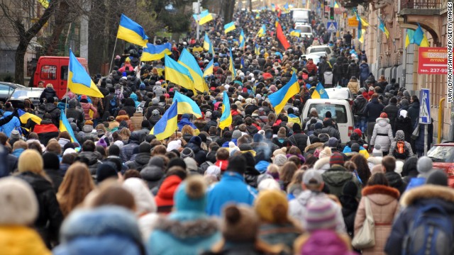 Ukraine PM extends a hand to protesters - CNN.com