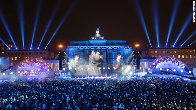 بالصور: إحتفال ألمانيا بمرور ربع قرن على سقوط جدار برلين