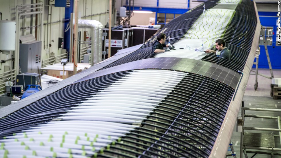 140414155847-solar-impulse-workers-cells-wings-horizontal-large-gallery.jpg