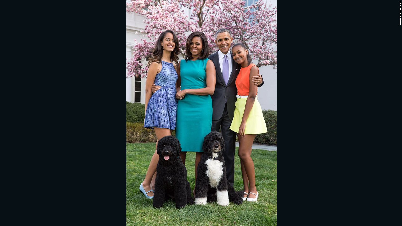 #: White House unveils new Obama family portrait