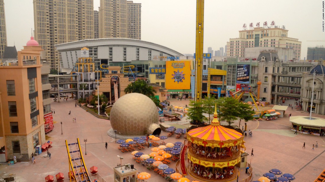 Chinese 'ghost mall' back from the dead - CNN.com