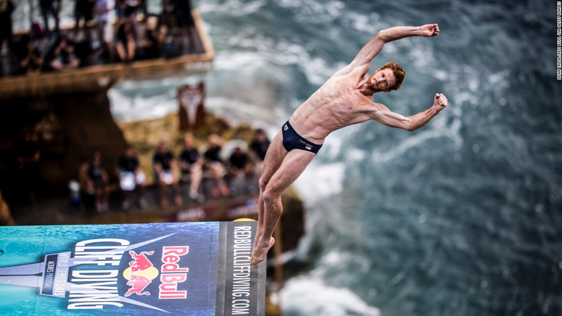 Breathtaking, daring moments from world's biggest diving competitions