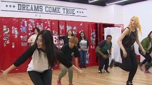 New K-pop dance craze lures foreigners to South Korea