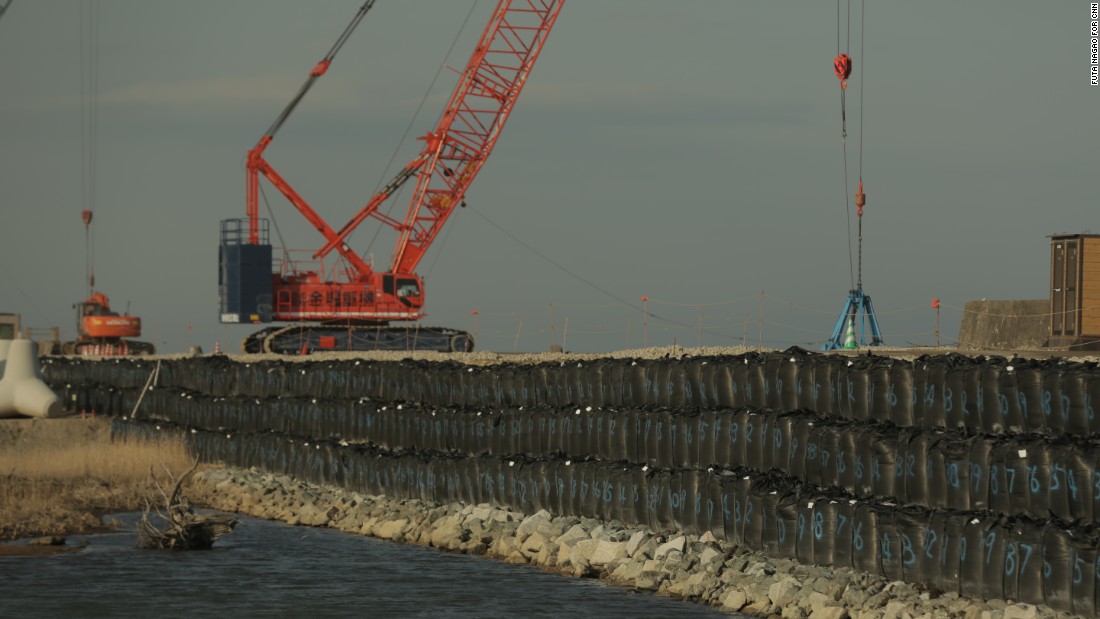 160304121409-fukushima-sea-wall-7-super-169.jpg