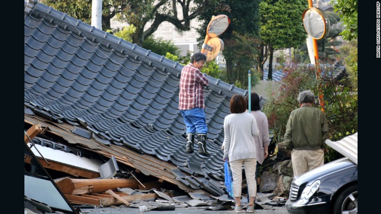 160416123906-07-japan-earth-quake-0416-exlarge-169.jpg