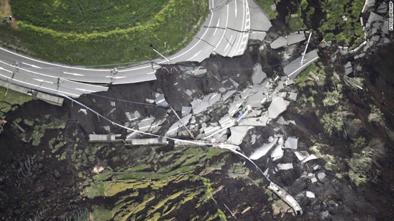160416123927-08-japan-earth-quake-0416-exlarge-169.jpg
