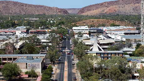 David Kaunitz's Wanarn clinic in Gibson Desert, Australia, is world's ...