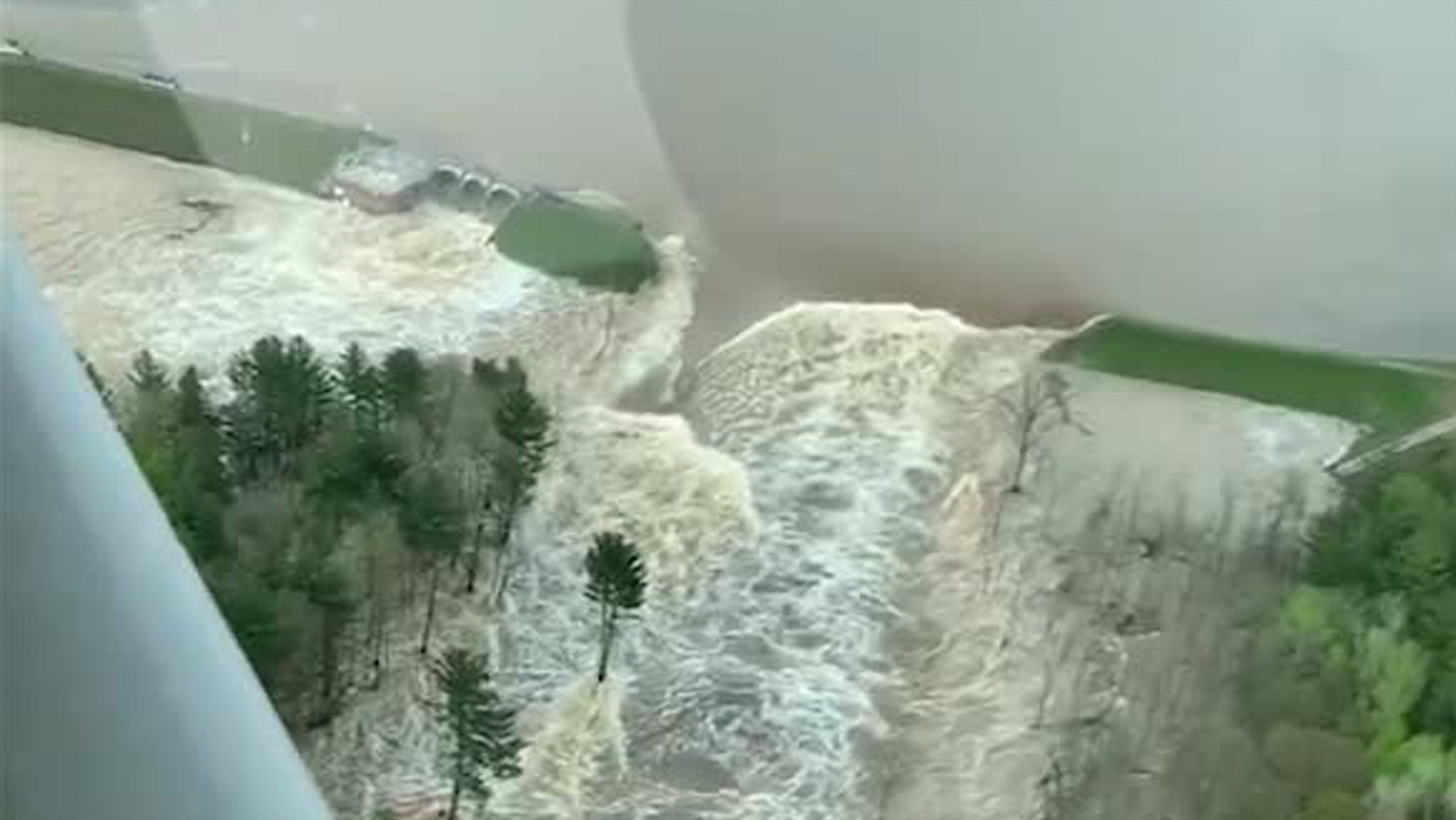 Stark images show how Michigan dam failure drained lake | CNN