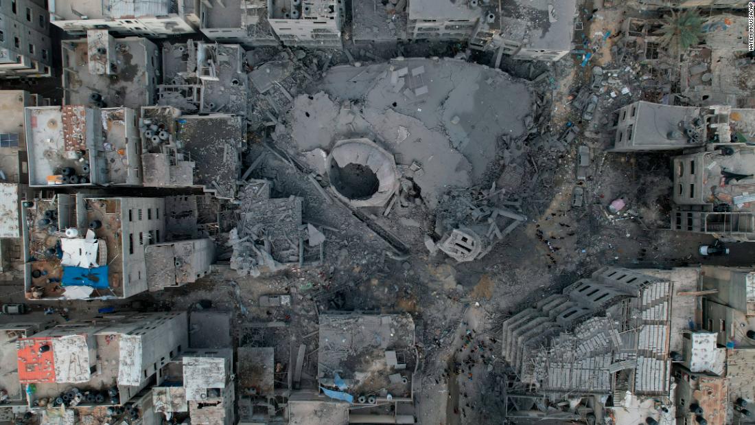 Mesquita símbolo de Gaza é destruída durante bombardeios