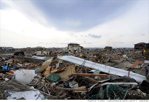 japan_earthquake_debris.top.jpg