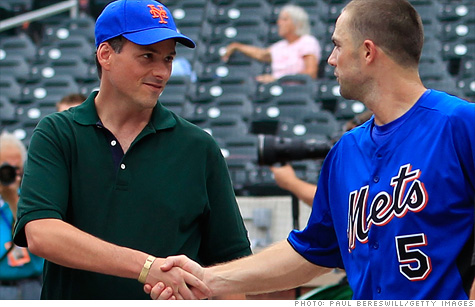 Hedge fund manager David Einhorn shook hands with New York Mets third baseman David Wright at a game last month.
