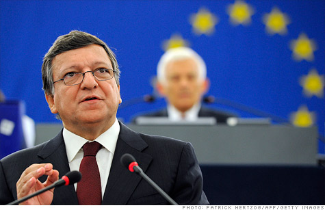 European Commission president Jose Barroso said the euro area bailout fund needs to be stronger and more flexible, but he stopped short of backing an increase in the amount of money it can lend.