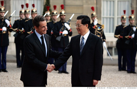 French president Nicolas Sarkozy and Chinese president Hu Jintao may have to do more than shake hands. Europe wants (and needs) China to invest in the EFSF bailout fund.
