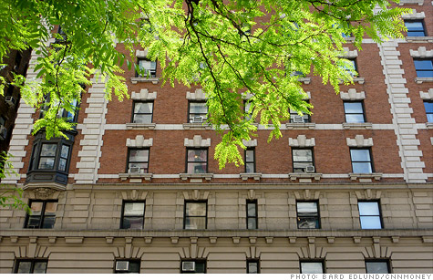 Manhattan real estate prices fell significantly during the last quarter of 2011.
