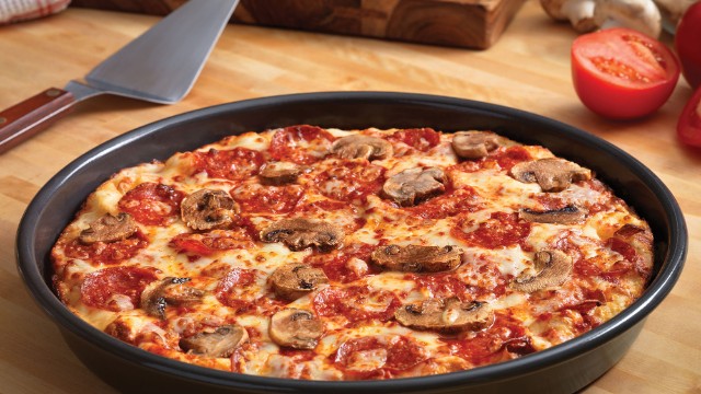 Domino S Declares A Pan Pizza War