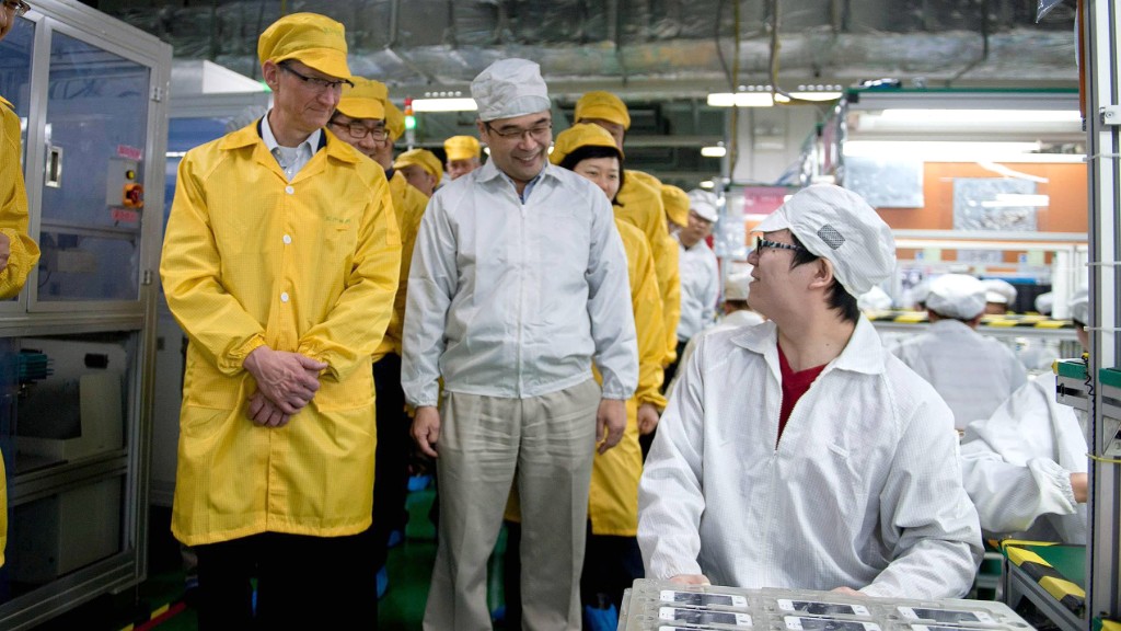 tim cook foxconn