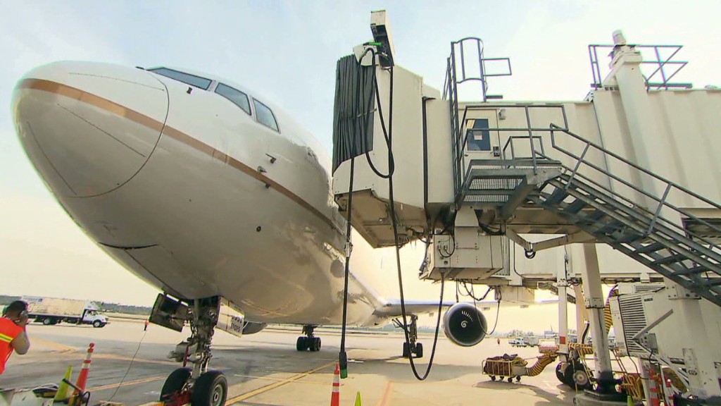 Airline pit crews race the clock