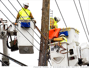 utilities union jobs workers superstorm sandy mississippi drove linemen fix chain lines electric following york power