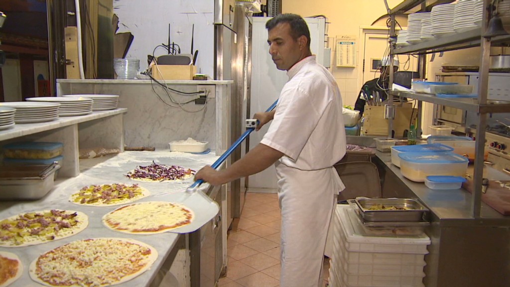 Italy's new pizza chefs: Egyptians