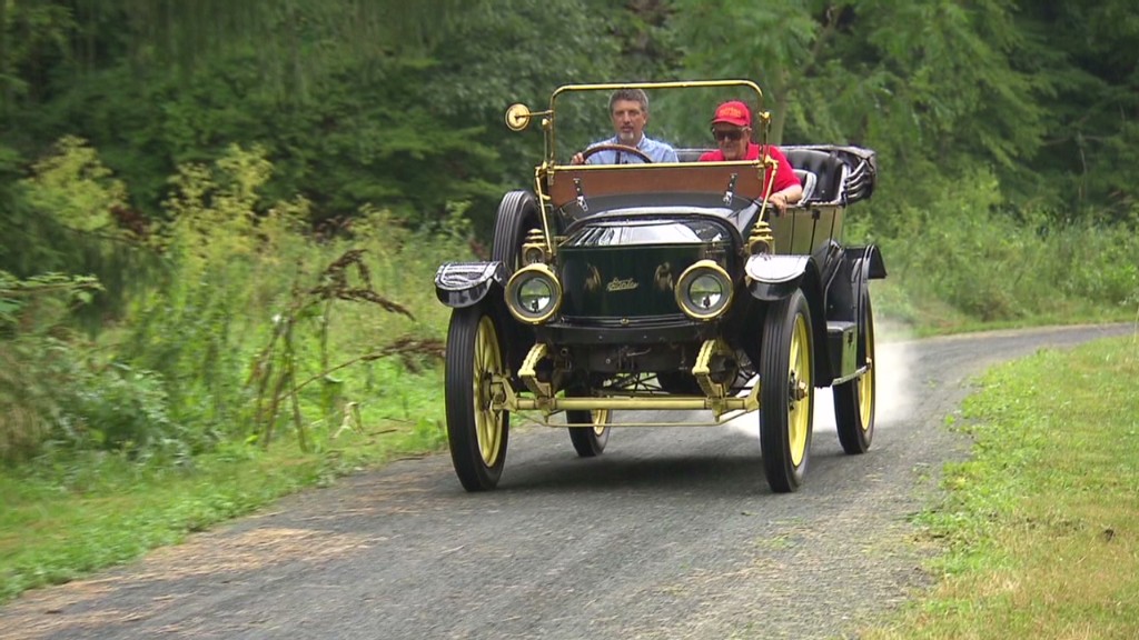Driving a 100-year-old steam car
