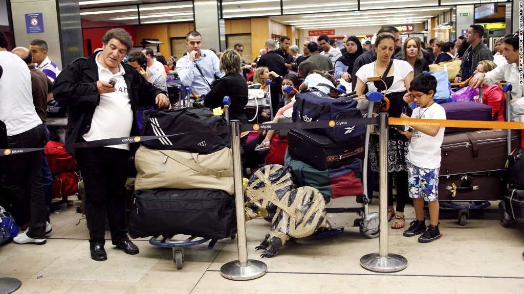 airport luggage lines