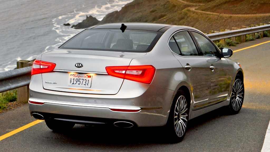 kia cadenza rear