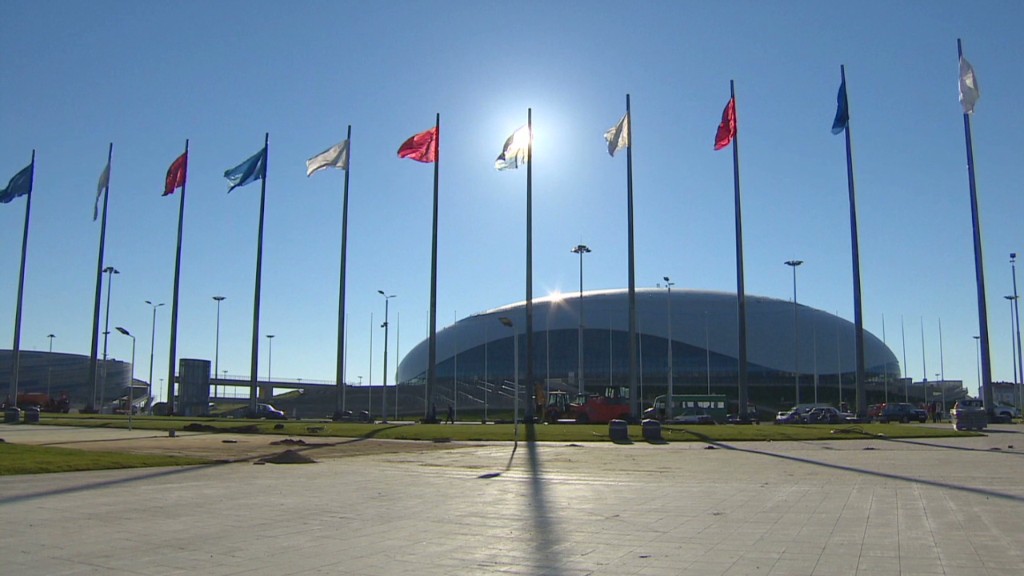 Sochi scrambles to prepare for Olympics