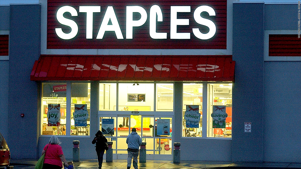 staples closing stores