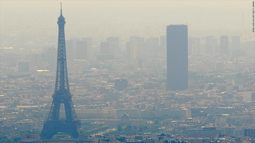 Paris pollution leads to car ban