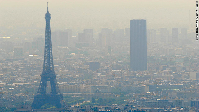 Paris introduces car windscreen stickers in anti-pollution fight