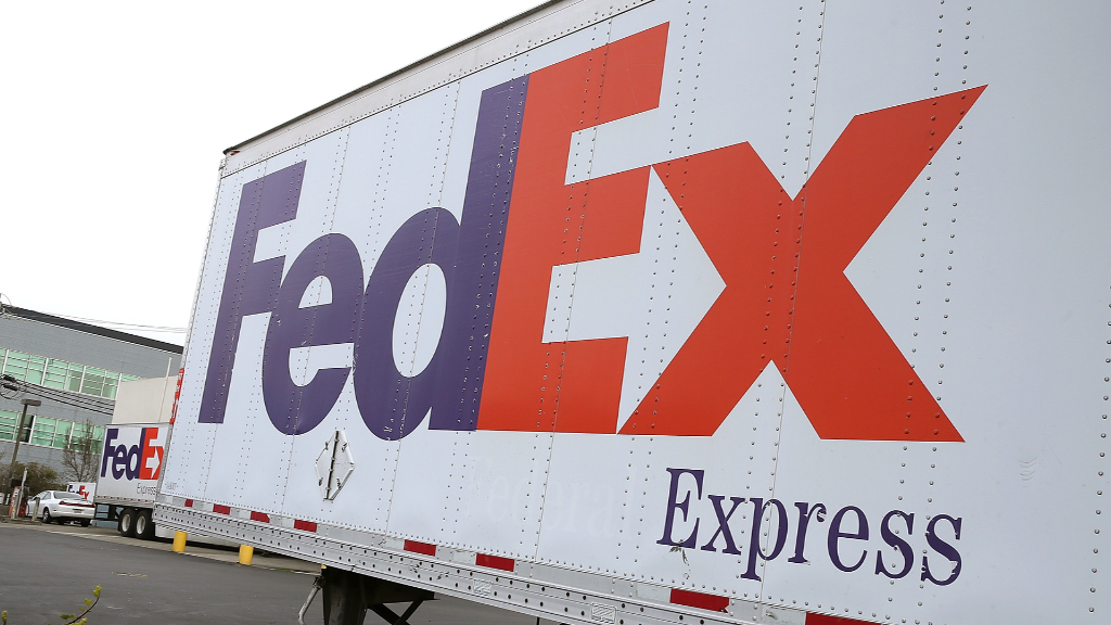 FedEx earnings freeze, investors shrug