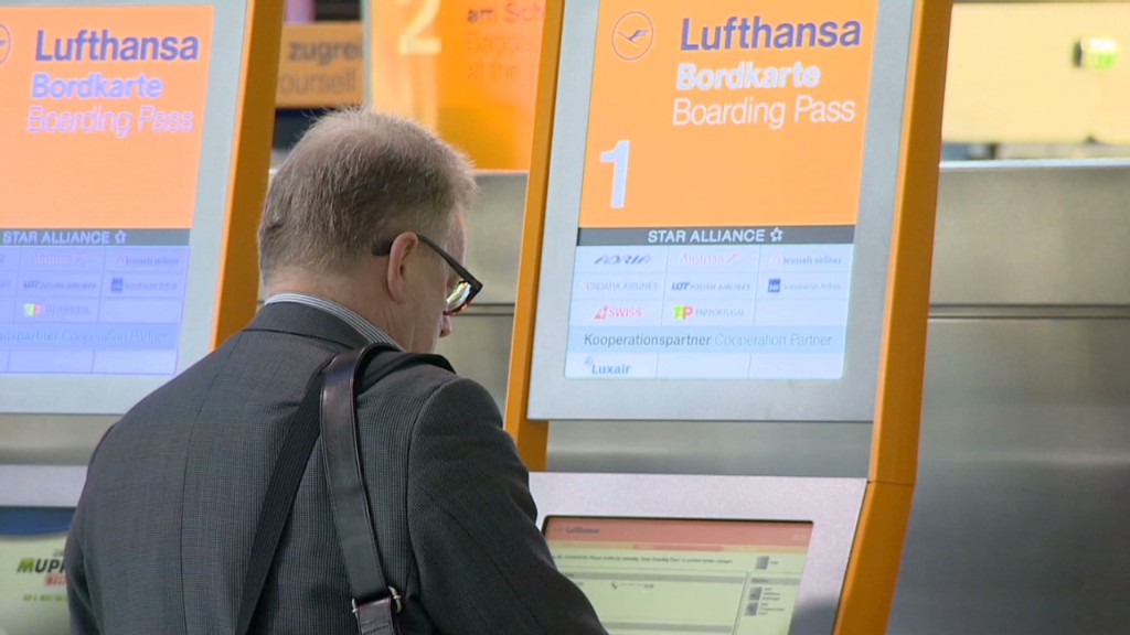 Lufthansa pilots strike, grounding planes