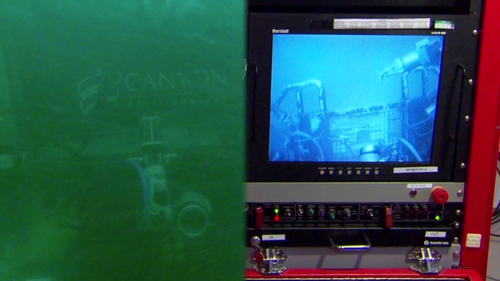 Underwater robot looking for Flight 370