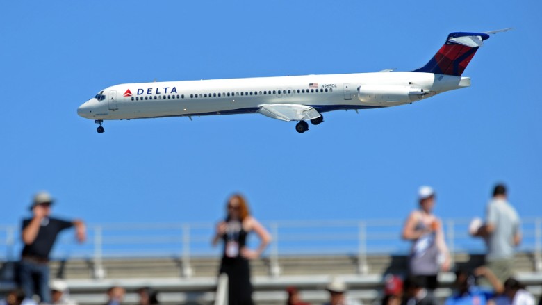 delta airlines landing