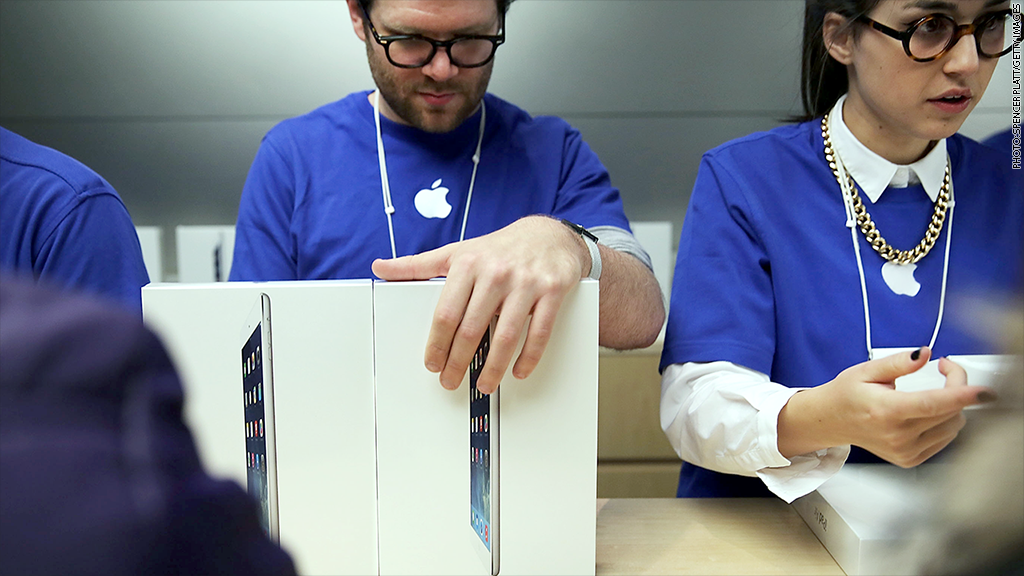 apple-sued-by-employees-over-labor-issues