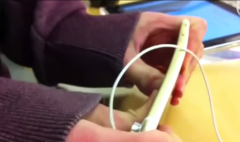 People are now bending iPhones in Apple Stores