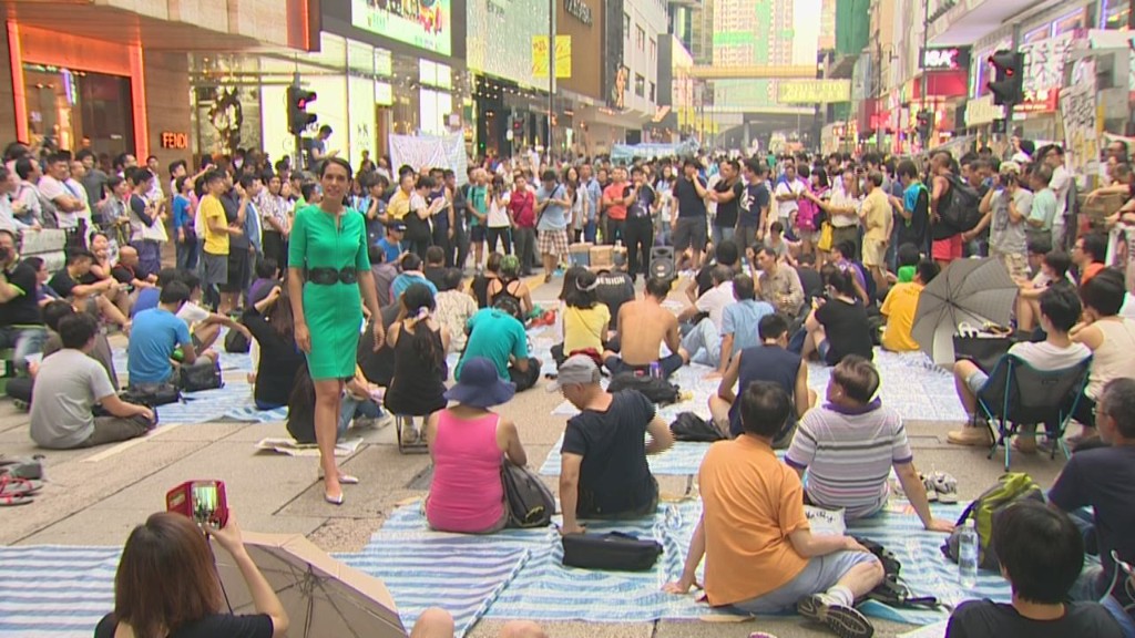 Protests spread to Hong Kong's luxury district