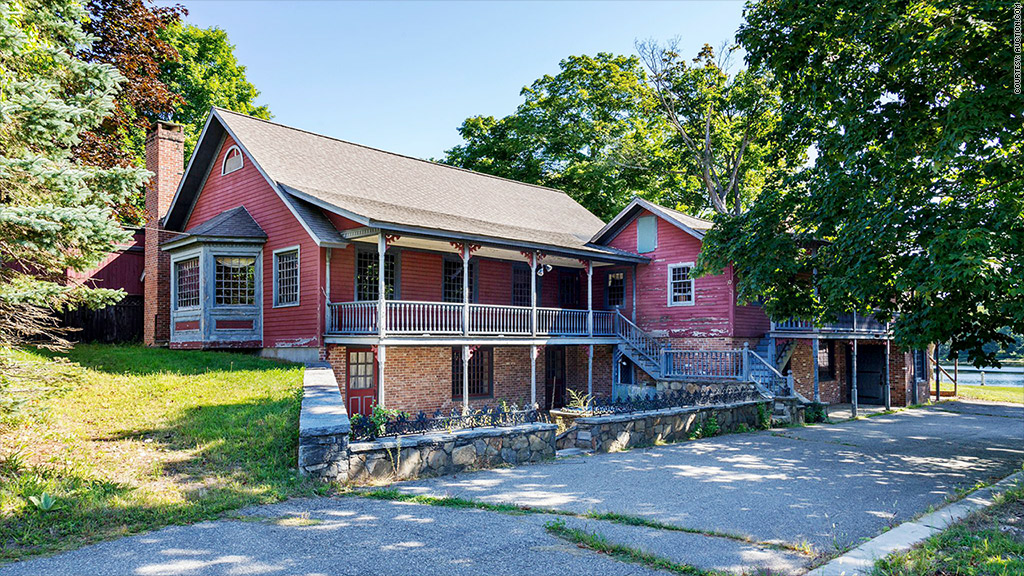 ghost town tavern 