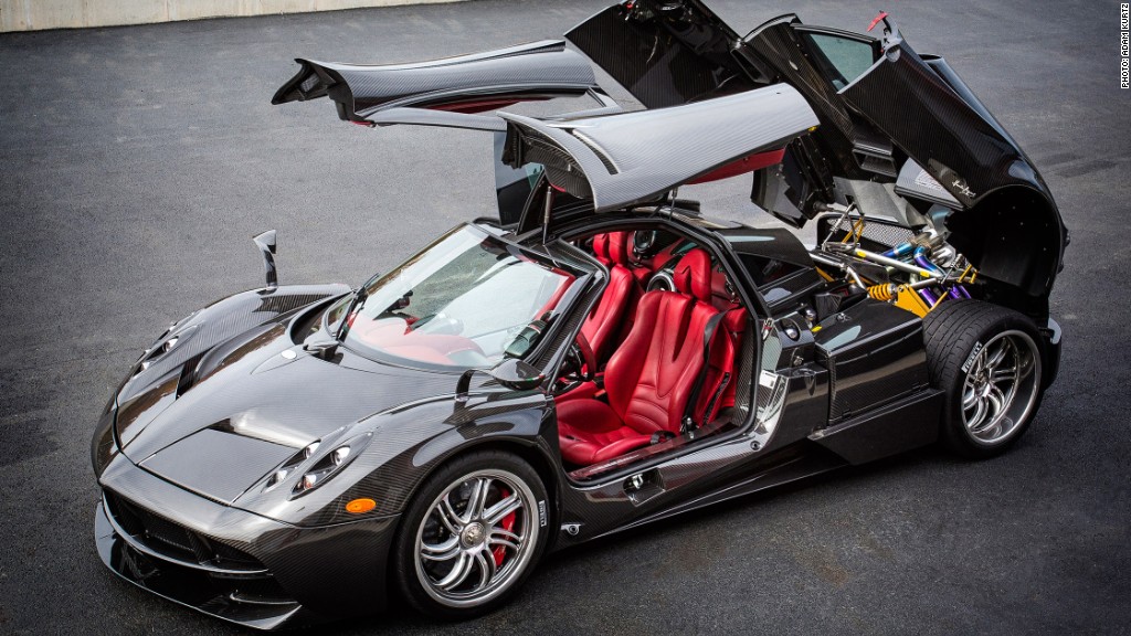 141106115412 gallery pagani huayra trunk 1024x576